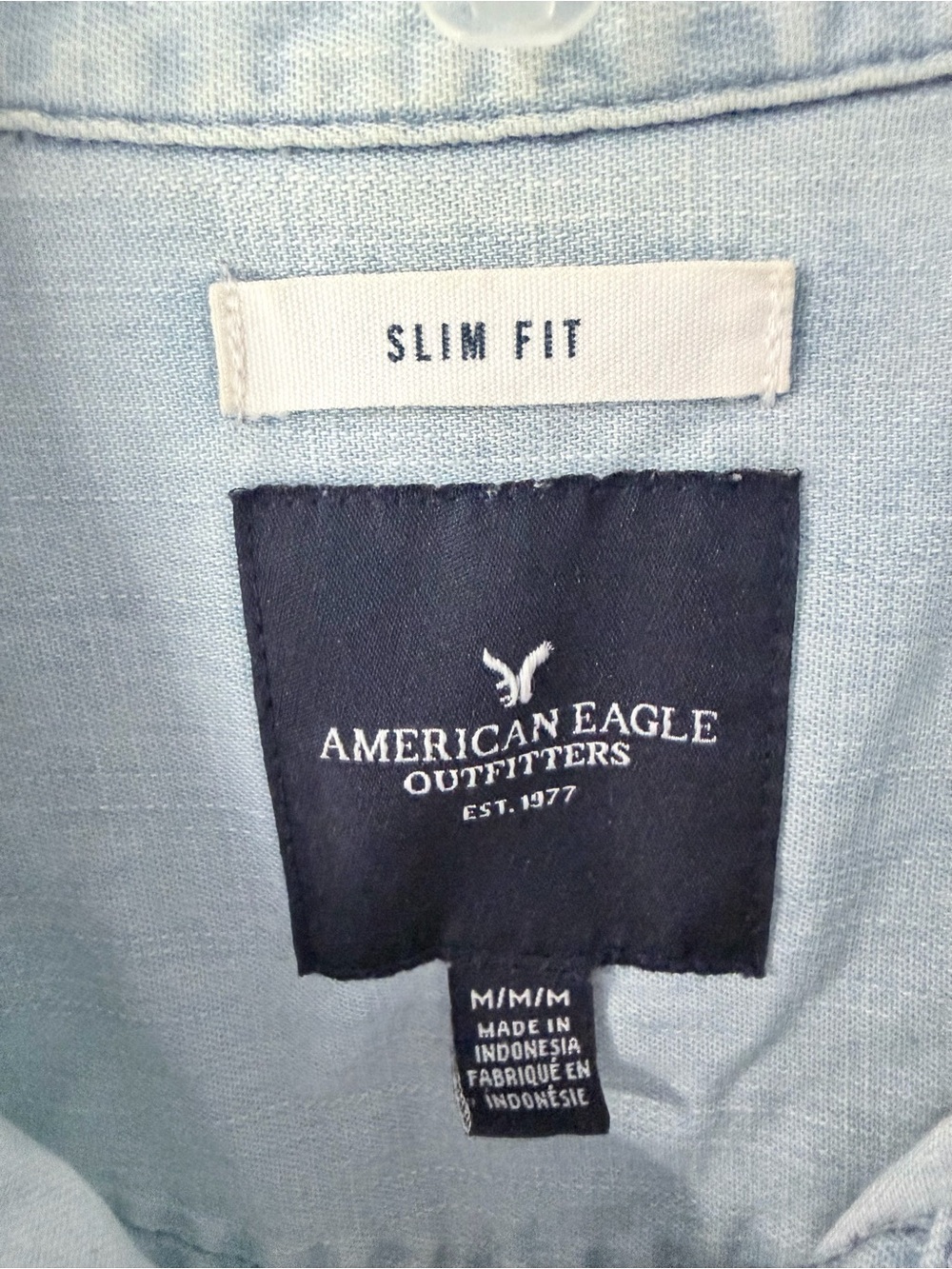 {American Eagle Outfitters} Light Wash Denim Blue Pearl Button-Down Shirt - Picture 3 of 15